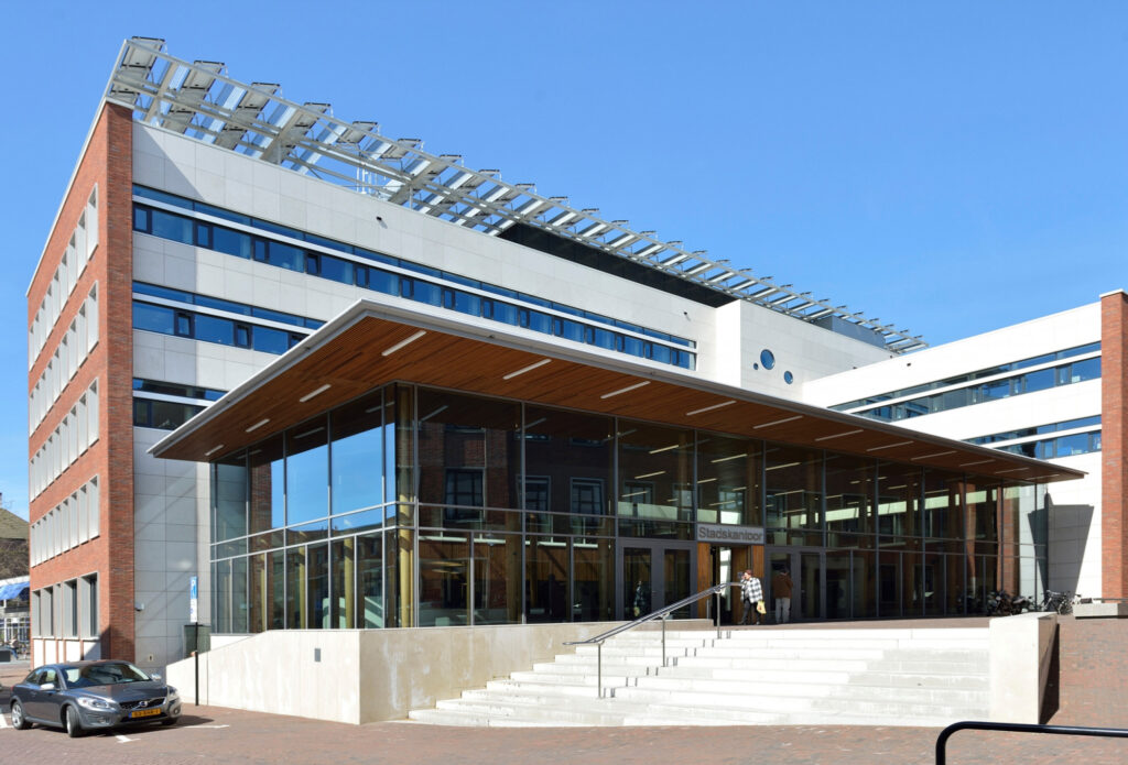 Stadskantoor Vlaardingen volledig buitenkant