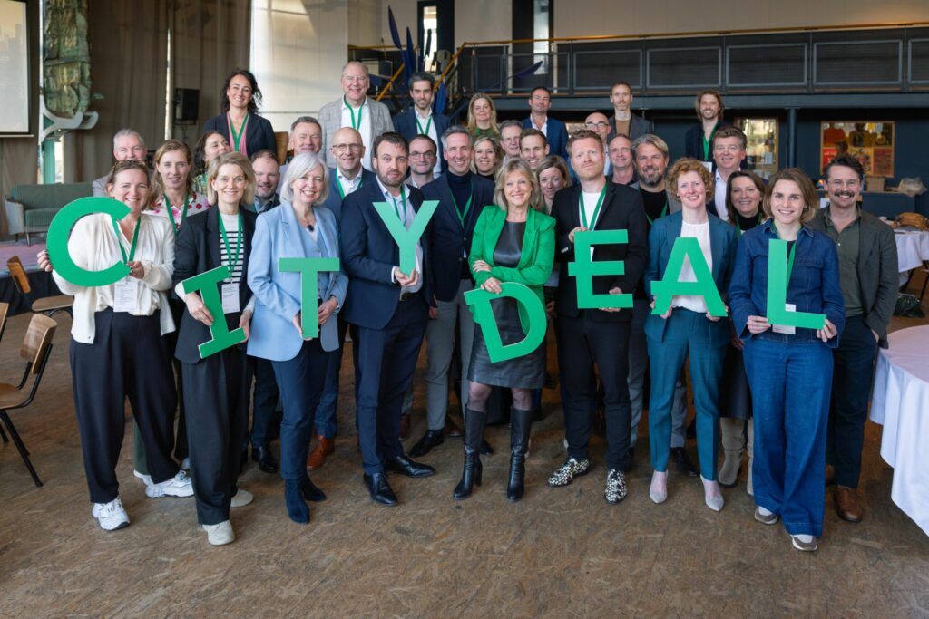 Wethouders, marktpartijen en investeerders uit heel Nederland kwamen samen tijdens de werkconferentie Duurzaam Doorbouwen om de transitie naar Paris Proof bouwen te versnellen.