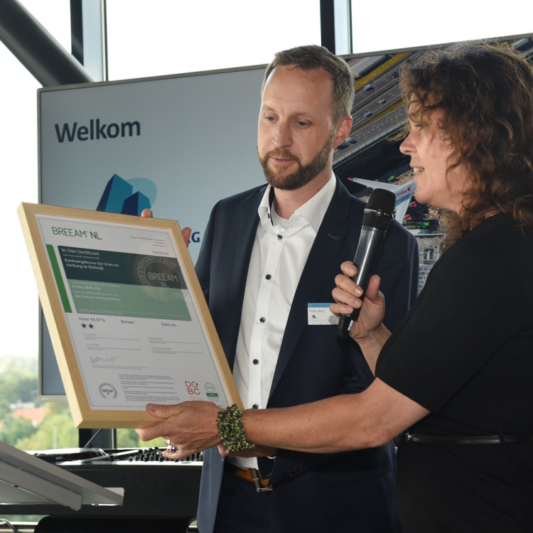 BREEAM-NL certificaat uitgereikt aan De Vries en Verburg